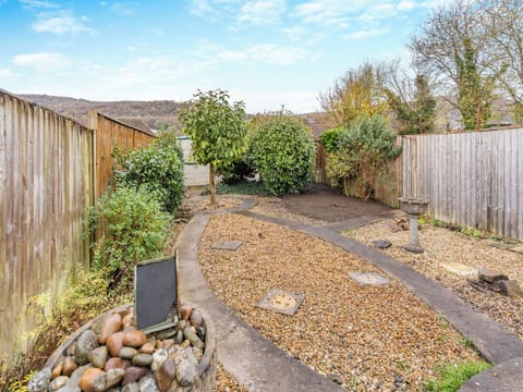 Garden | Pant Glas Cottage, Pontardawe