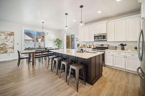 Full-kitchen, that is also fully stocked!