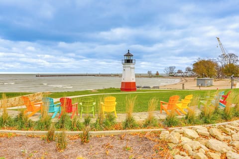 Walk to Harbor View Park | Vermillion Lighthouse
