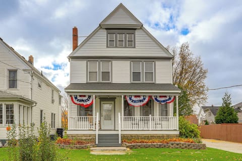 Vermilion Vacation Rental | 5BR | 2BA | 2,447 Sq Ft | 7 Steps to Enter