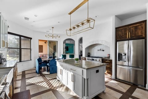 Kitchen space -  Cook with ease in our kitchen – it's stocked with top-notch tools for a delightful experience!