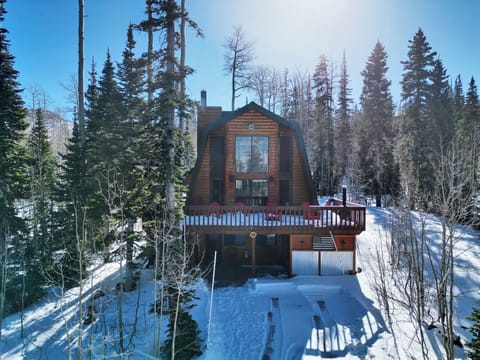 Exterior view of Smoke's Cabin