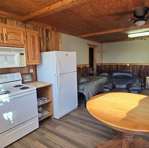 Fully equipped kitchen in cabin!