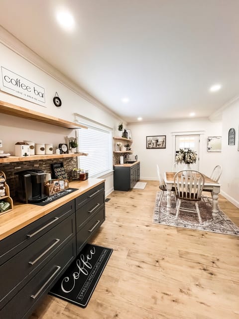 Coffee bar/mini kitchen (common area)