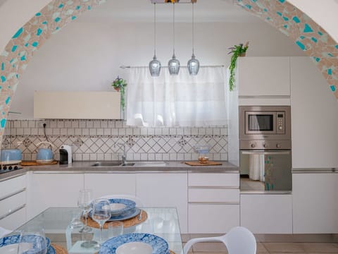 Furniture, Property, Cabinetry, Product, Countertop, Interior Design, Wood, Architecture, Living Room, Shelving