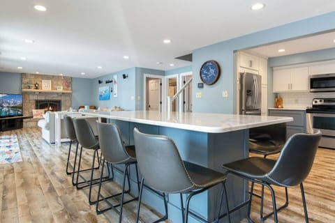 Dining space for 10 indoors