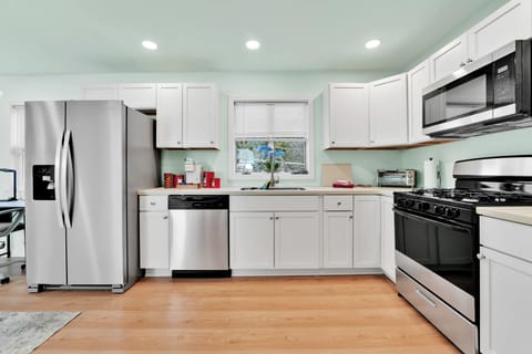 Brand New fully stocked kitchen. Central A/c & Heating. Keurig coffee station.