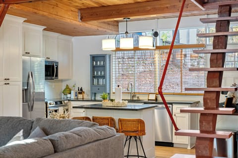 kitchen is fully stocked, roomy, and so easy to navigate