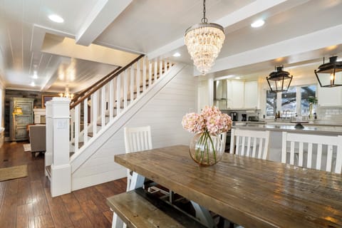 Sucn a fun kitchen for gathering!