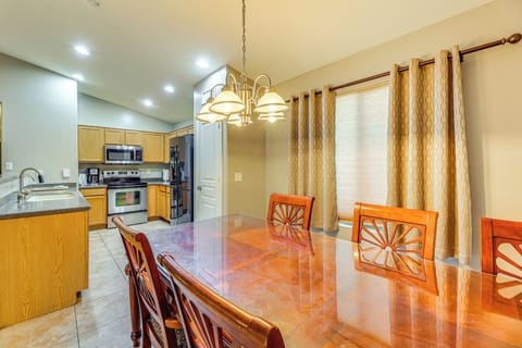 Dining Area & Kitchen | Drip Coffee Pot | Blender | Toaster