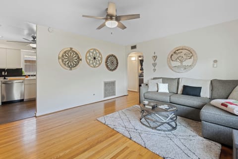 Comfortable living room with pull out full size sleeper sofa 