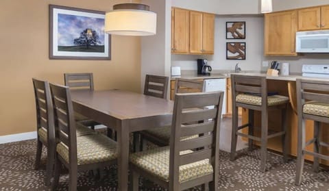 worldmark-windsor-3-bedroom-dining-664x386_enhanced