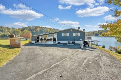 Plenty of parking with enough room for a boat trailer as well!