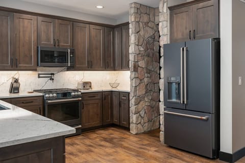 Cook delicious meals for breakfast, lunch, and dinner in this fully equipped kitchen.