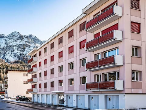Building, Sky, Property, Daytime, Window, Architecture, Urban Design, Condominium, Neighbourhood, Tower Block