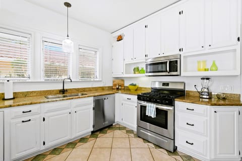The Main House has a well equipped, spacious kitchen with new stainless steel appliances and gas stove.