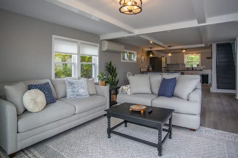 This space for quiet evenings with a good book or lively gatherings with friends, this living room is the perfect place to relax, entertain, and feel at home.