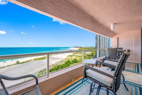 Large Gulf Front Balcony!