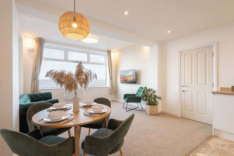 Apartment 2, King's Court, Scarborough - Host & Stay