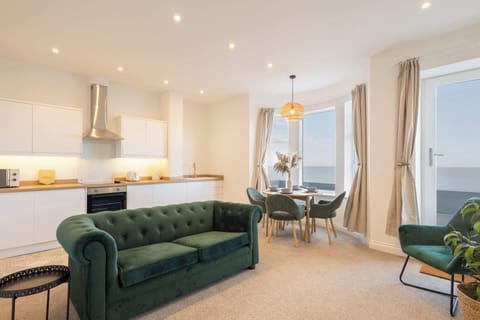 Apartment 3, King's Court, Scarborough - Host & Stay