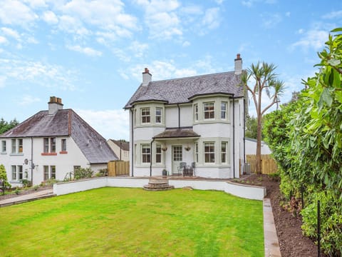 Exterior | Achomraich, Kyle