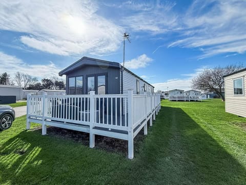 Broadlands Sands Holiday Park is ideal for dog-friendly mini breaks, with modern caravans featuring decking where you and your loved ones can relax after a day at the Pleasure Beach Great Yarmouth.