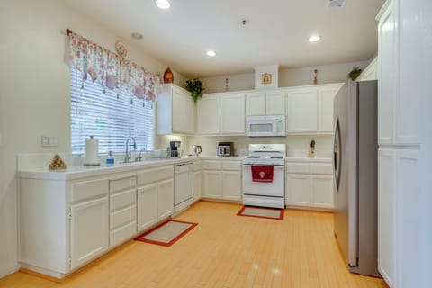 Kitchen | 1st Floor | Dishwasher | Keurig Coffee Maker | Cooking Basics