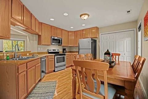 Discover a fully equipped kitchen seamlessly connected to a stylish dining room and a convenient kitchen bar, creating the perfect culinary space for every occasion.