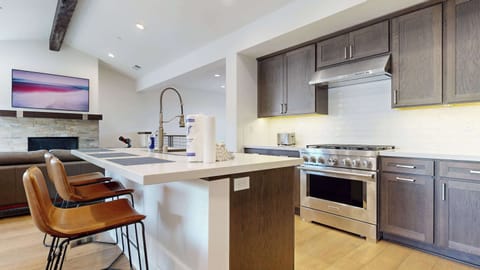 Prepare your favorite dishes in the fully equipped kitchen