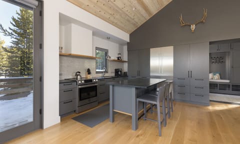 Lake Cabin 4 kitchen2