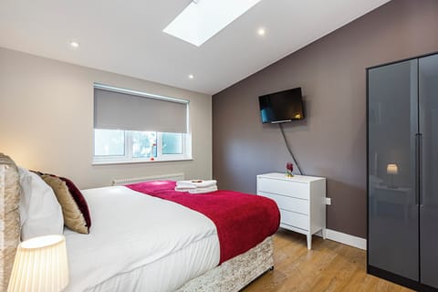Bedroom 2 w TV