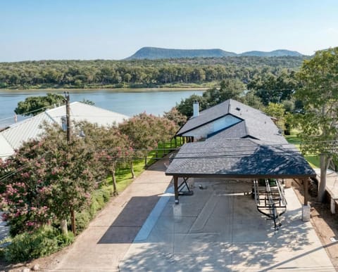 Beautiful views of the Packsaddle Mountains on Lake LBJ