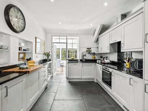 Kitchen | Pont Faen, Porthmadog