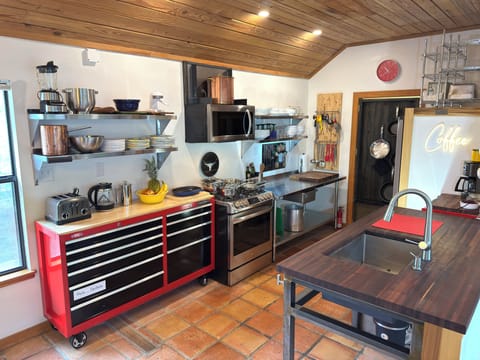 Well-equipped chef's Galley kitchen, oven microwave, appliances, dish ware.