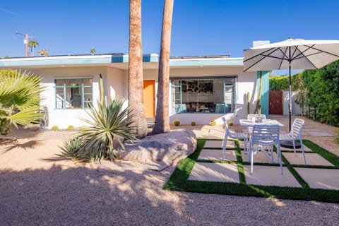 Front patio with alfresco dining