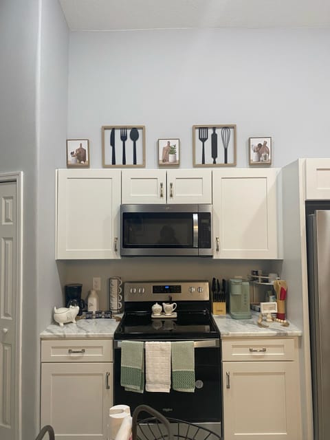 Kitchen & coffee nook
