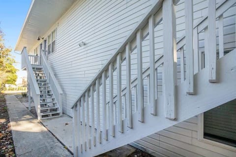 Top and Bottom Floor Units