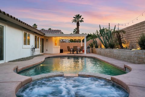 Panoramic view of the hot tub, pool and patio