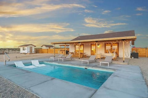 A true desert escape with incredible views!