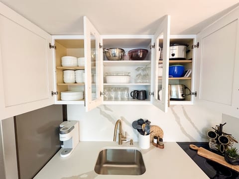 You'll find a well-stocked kitchen with small appliances and plenty of dinnerware to make cooking fun.