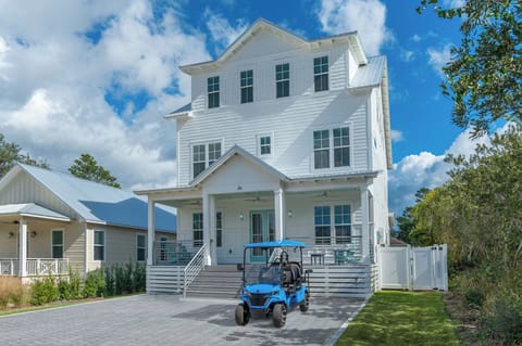 Welcome to Symphony! New to 2024! 8 Bdrms, Sleeps 18! Walking distance to beach!