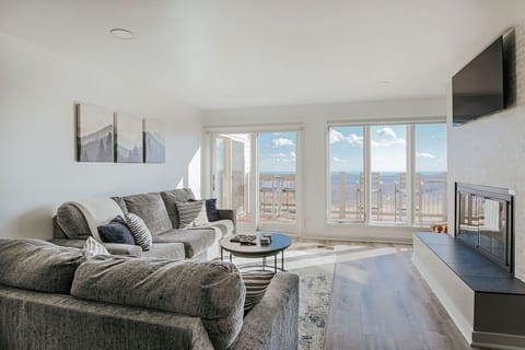 Living Room / Lounge