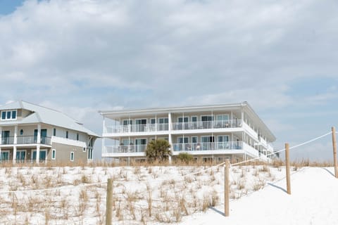 Smokey’s Sunset - Beachfront 3BR - Direct Gulf Views - Sleeps 9 - Surfside 1 Apartment in Mexico Beach