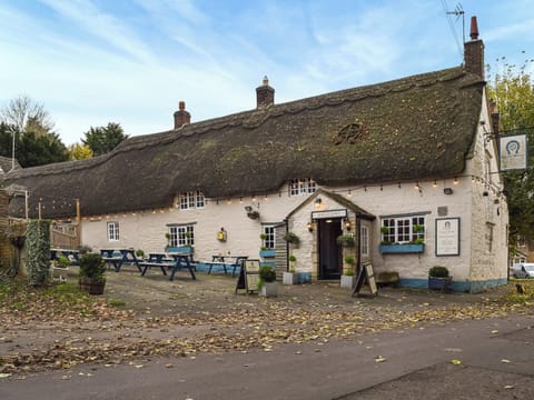 Surrounding area | Tiddles Corner, Braunston