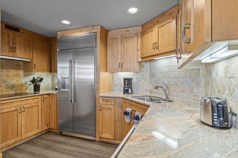 Indoors, Refrigerator, Sink, Sink Faucet, Floor