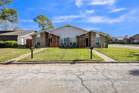 Neighborhood, Grass, Transportation, Lamp, Architecture