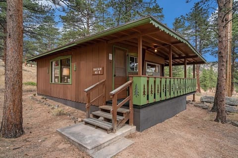 Front view of cottage.