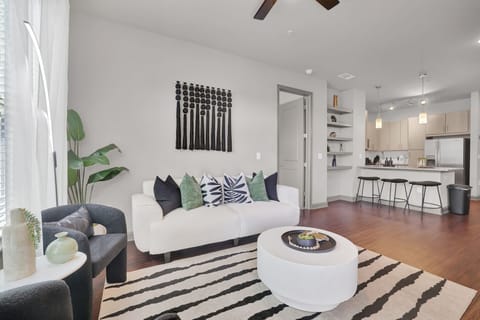 Tunning living space, ideal for selfies or simply kicking back!