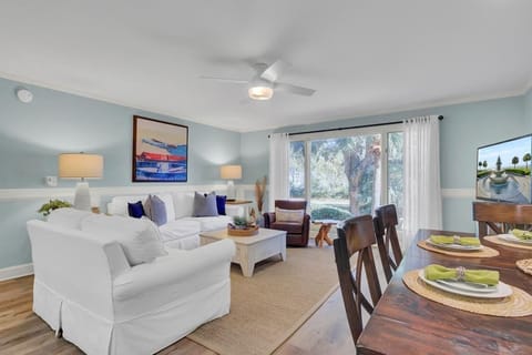 11 Lagoon Villa Open Concept Dining/Living Area