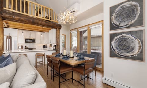 MH 7 Derringer dining4